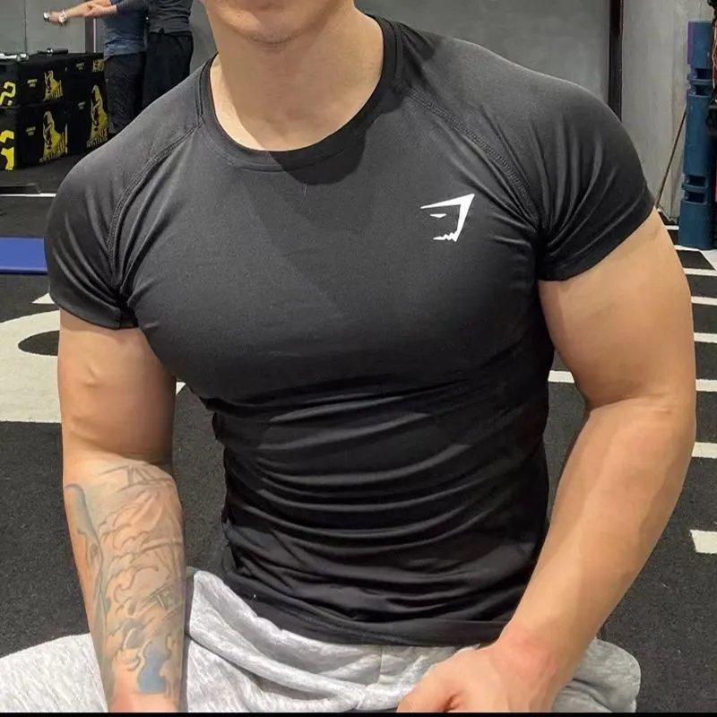 GYMSHARK T-shirt